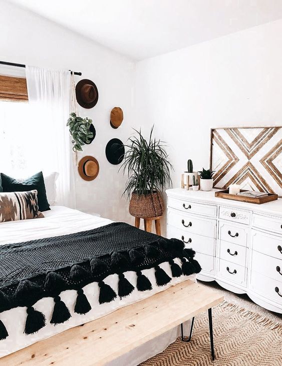 White and Black Living Room Ideas - Bright and Airy Black and White Boho Bedroom Ideas
