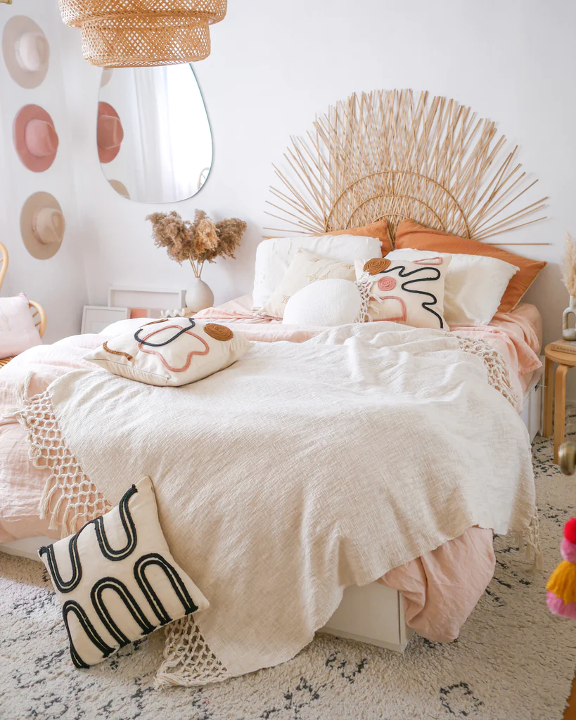 Simple Boho Bedroom - Boho bedroom ideas for small Rooms