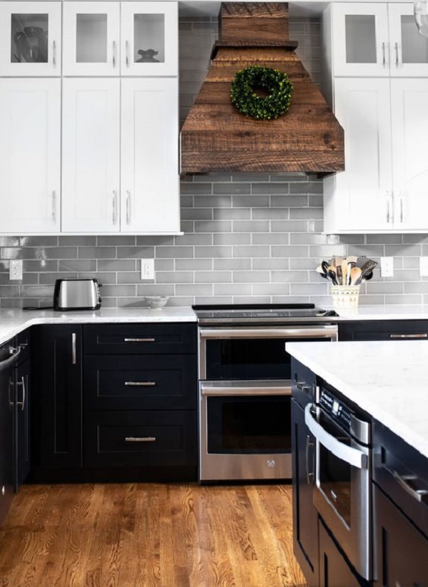Black and White Kitchen Cabinet - Black bottom cabinets white uppers